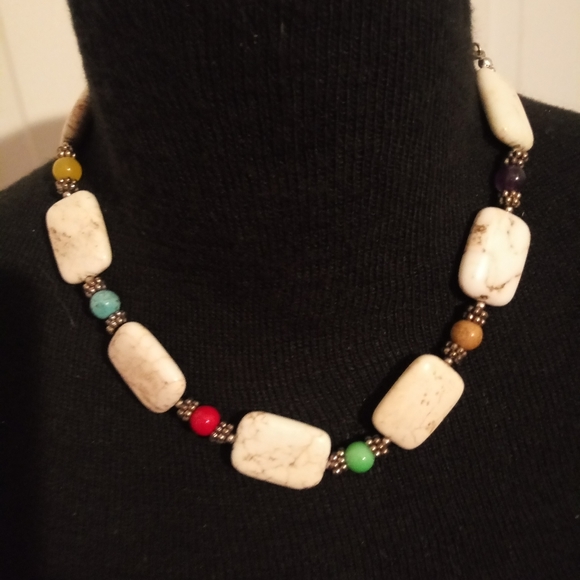 Multi Color necklace - Picture 3 of 3